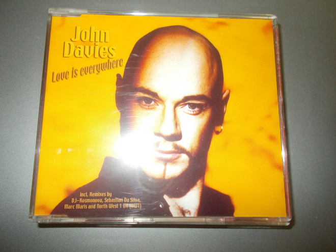 CDM JOHN DAVIES ** LOVE IS EVERYWHERE ** 8 VERSIOTA