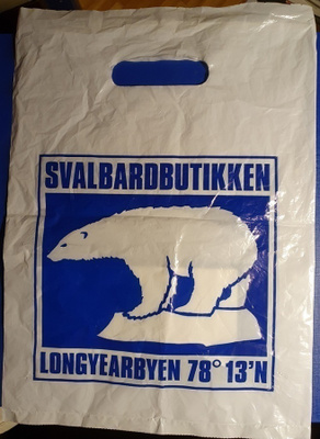 Jääkarhu-muovikassi Huippuvuorilta