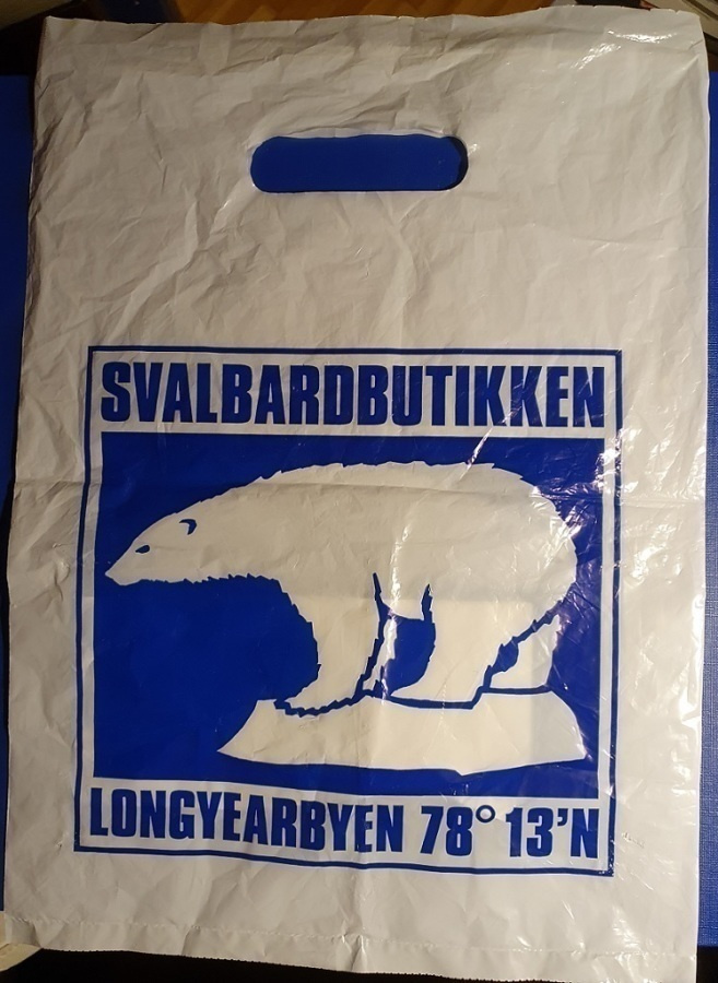 Jääkarhu-muovikassi Huippuvuorilta