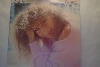 BARBRA STREISAND  ::  LEFT IN THE DARK :: VINYYLI  7"   1984