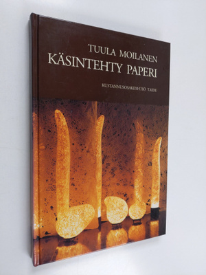 Tuula Moilanen : Käsintehty paperi : idän ja lännen paper...