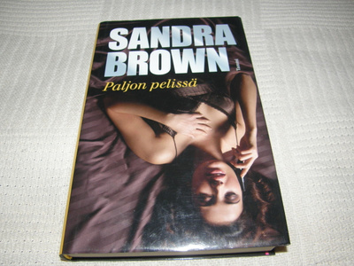 Sandra Brown Paljon pelissä -sid