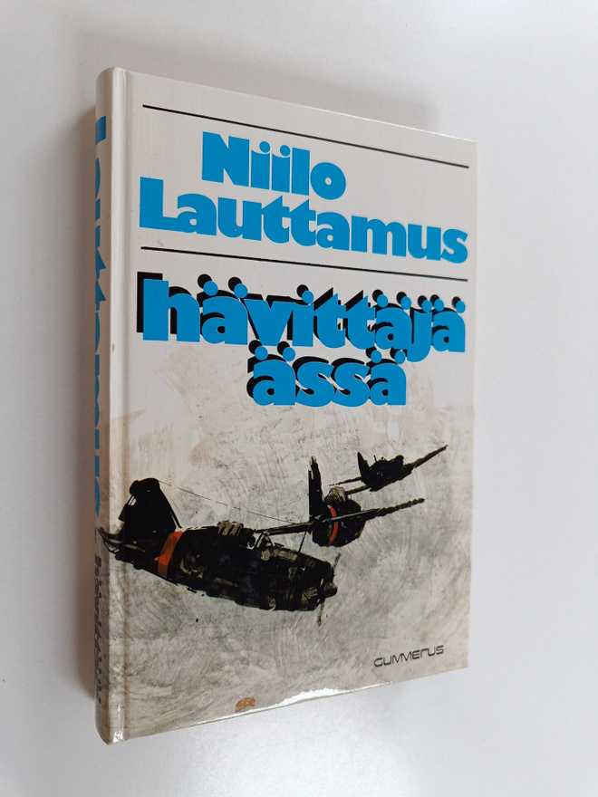 Niilo Lauttamus : Hävittäjä-ässä