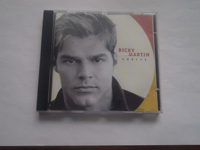 RICKY MARTIN - VUELVE . cd ( Hyvä kunto )