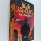 David Lagercrantz : Mies pimeästä - pikkukuva 1