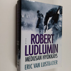 Eric Van Lustbader : Robert Ludlumin Medusan hyökkäys - pikkukuva 1