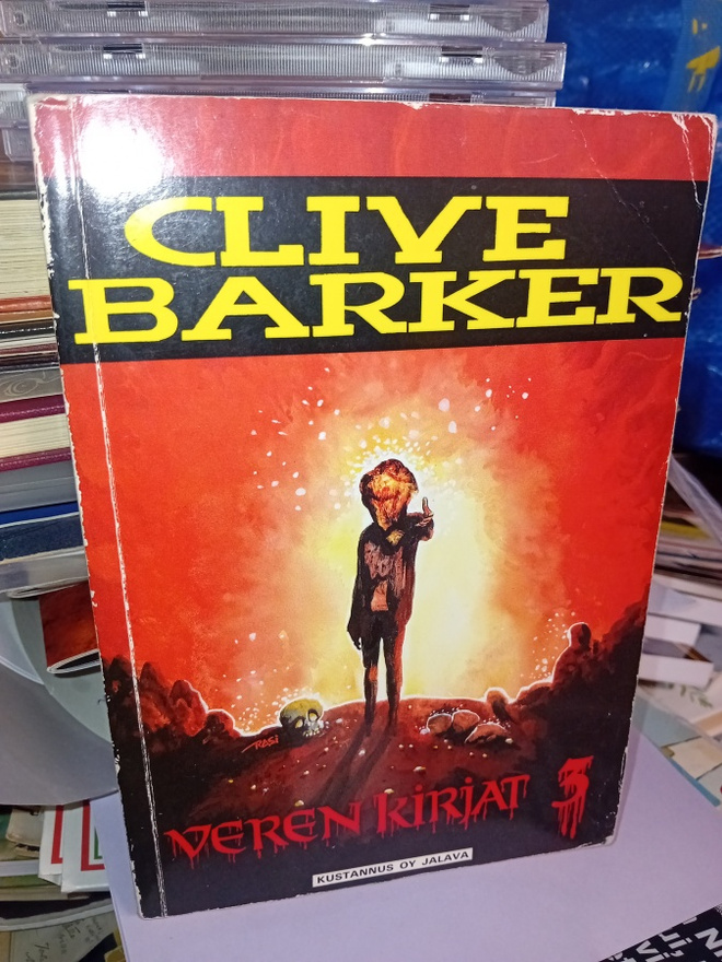 Clive Barker  : Veren kirjat 3 ( SIS POSTIKULU )