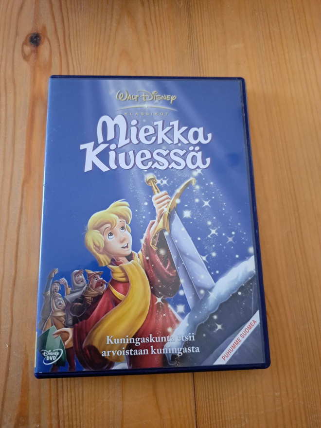 Miekka Kivessä DVD uudenveroinen