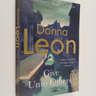 Donna Leon : Give unto others (Jättipokkari) - pikkukuva 1