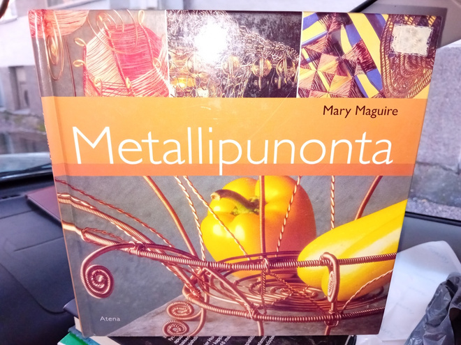 Maguire : Metallipunonta ( SIS POSTIKULU  )