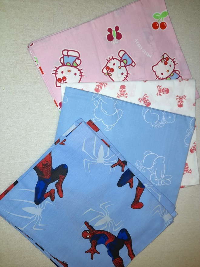 50x60cm tyynynliina Hello Kitty Petteri Kani Spiderman ym