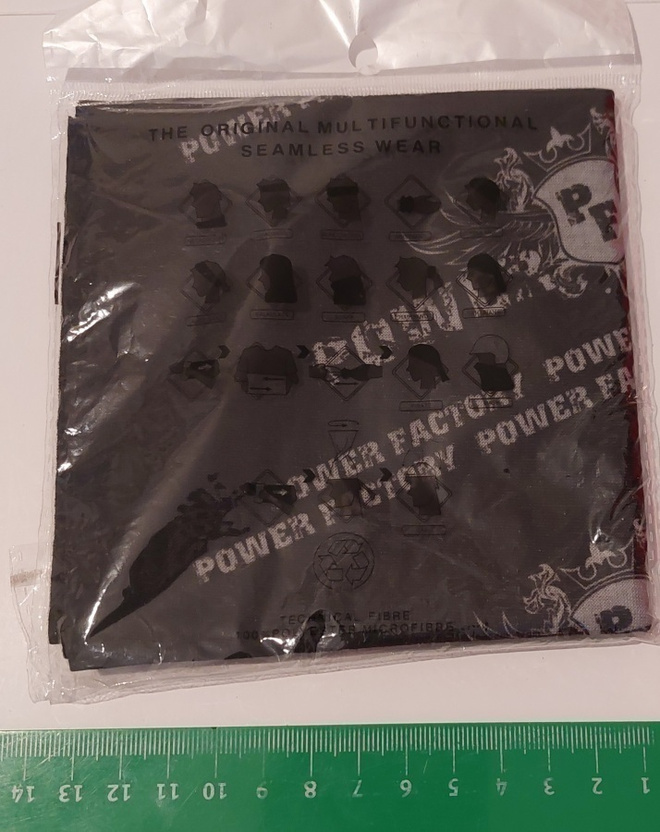 musta pohjaväri tuubihuivi eri tekstillä