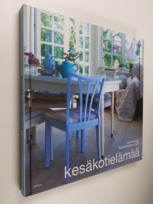 Dorrit Elmquist : Kesäkotielämää