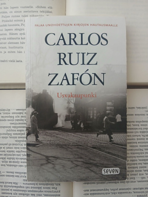 Carlos Ruiz Zafon - Usvakaupunki (pokkari)