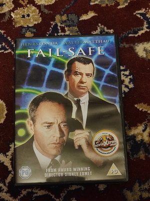 Pommin varjossa Fail-safe Henry Fonda Walter Matthau