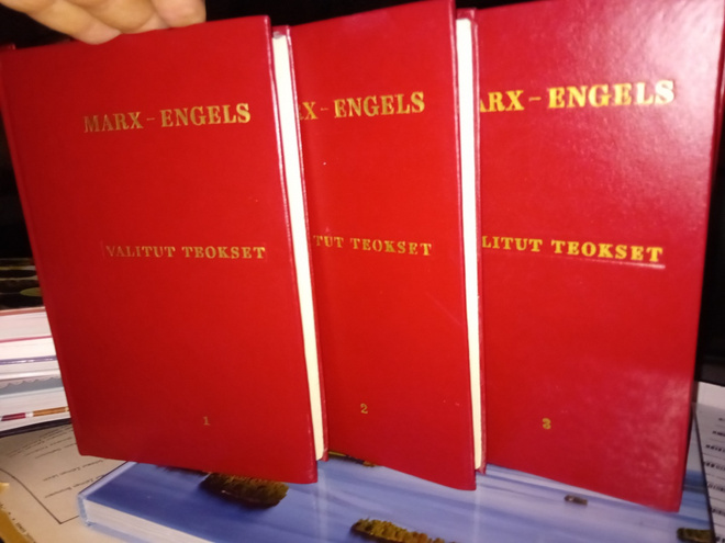 Marx - Engels Valitut teokset kolmessa osassa ( SIS POSTIKUL