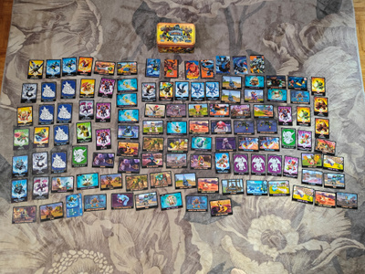 Skylanders keräilykortteja ja metallirasia