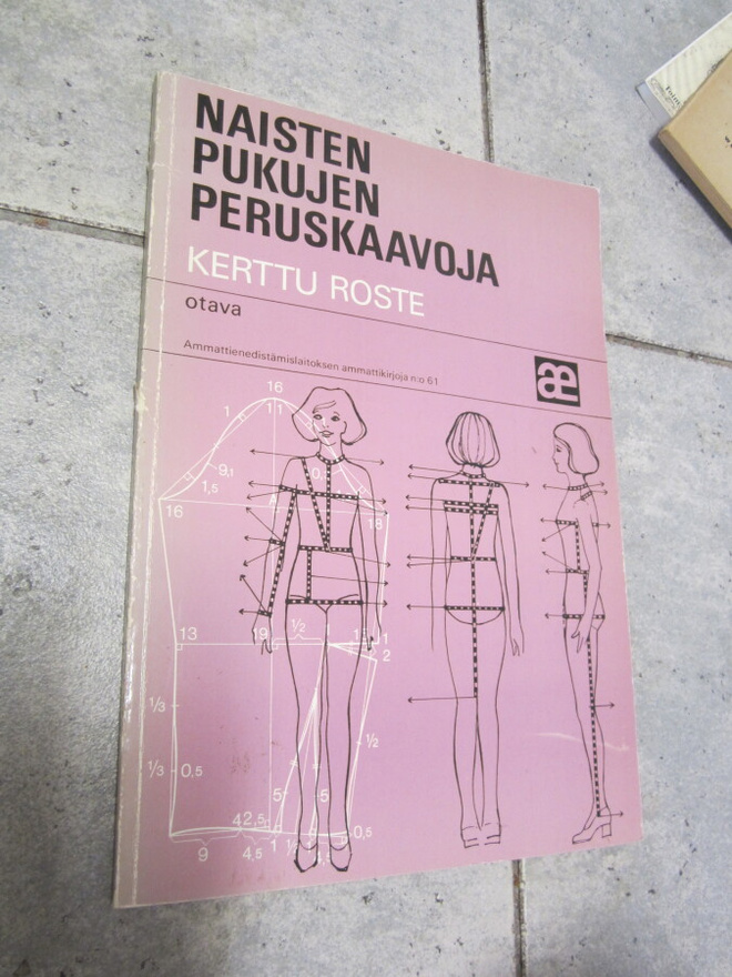 Kerttu Roste : Naisten pukujen peruskaavoja