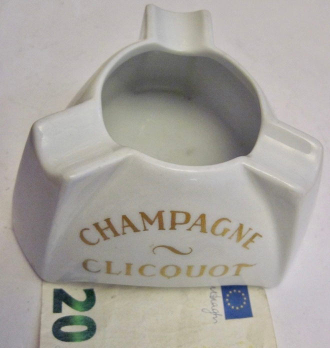 VANHA Tuhkakuppi Arabia Clicqout Champagne Piippuleima