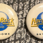 TORONTO SKYDOME HARD ROCK CAFE RINTANAPPI 1990 (2 KPL) - pikkukuva 1