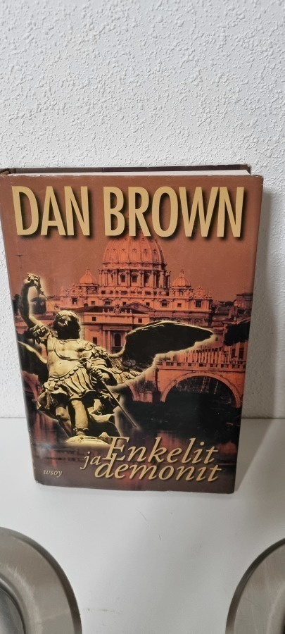Dan Brown - Enkelit ja demonit