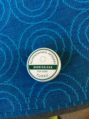 Vanha lääkesalvapurkki