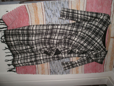 Mustavalkoinen mekko 36