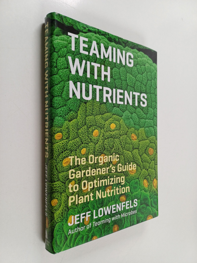 Jeff Lowenfels : Teaming with nutrients : the organic gar...