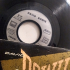 David Bowie: Let's dance 7"single Bowien nimmarilla! - pikkukuva 3