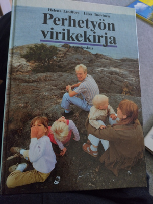 Lindfors ym Perhetyön virikekirja