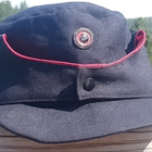 Palomiehen hattu. Kokardilla. Siisti. - pikkukuva 1
