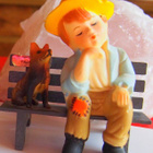 Vintage muovifiguuri Poika ja koira puistonpenkillä - pikkukuva 1