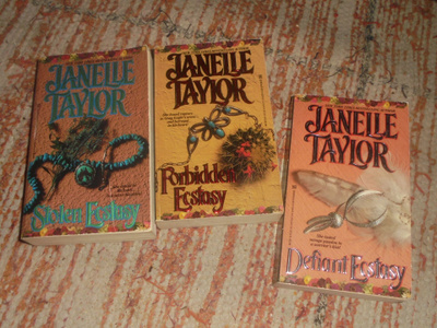 Taylor Janelle x 3 kirjaa (Englantia)