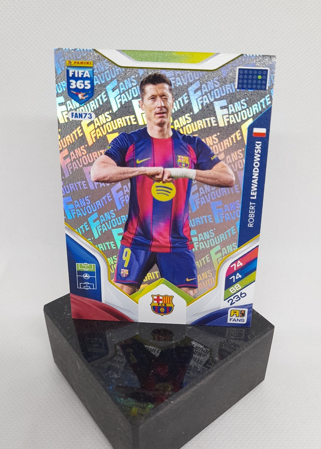 Robert Lewandowski - Panini FIFA 365 2025/26 - Fans Favourit