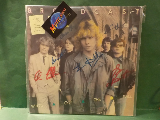 BROADCASTER - WHO´S GOT THE BALL LP + NIMMARIT