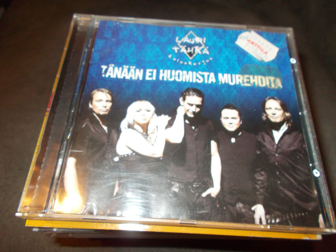 CD LAURI TÄHKÄ ** TÄNÄÄN EI HUOMISTA MUREHDITA **