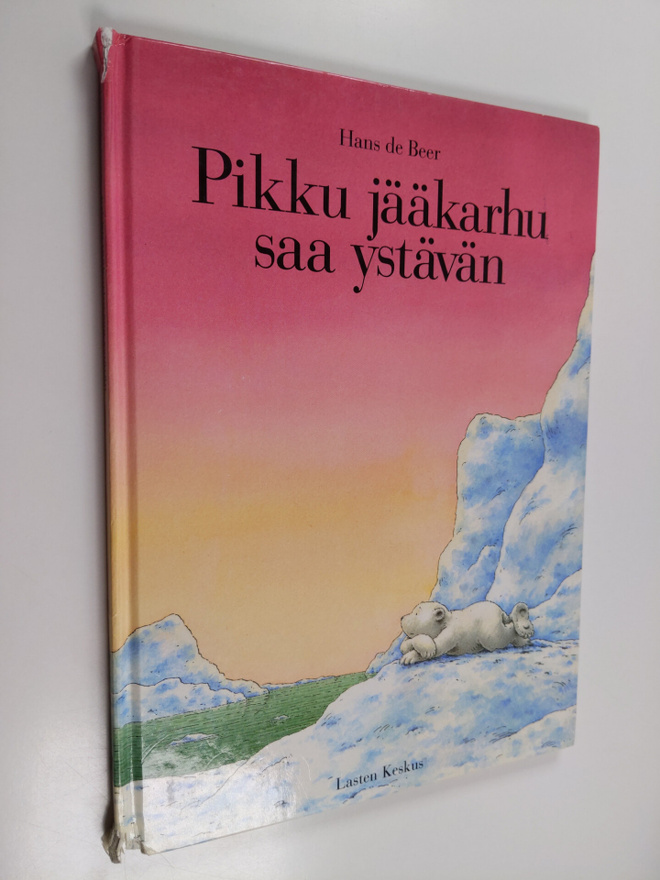 Hans de Beer : Pikku jääkarhu saa ystävän