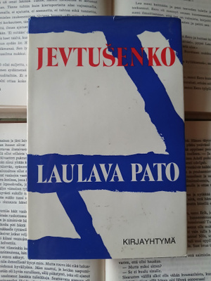 Jevgeni Jevtusenko - Laulava pato (sid.)