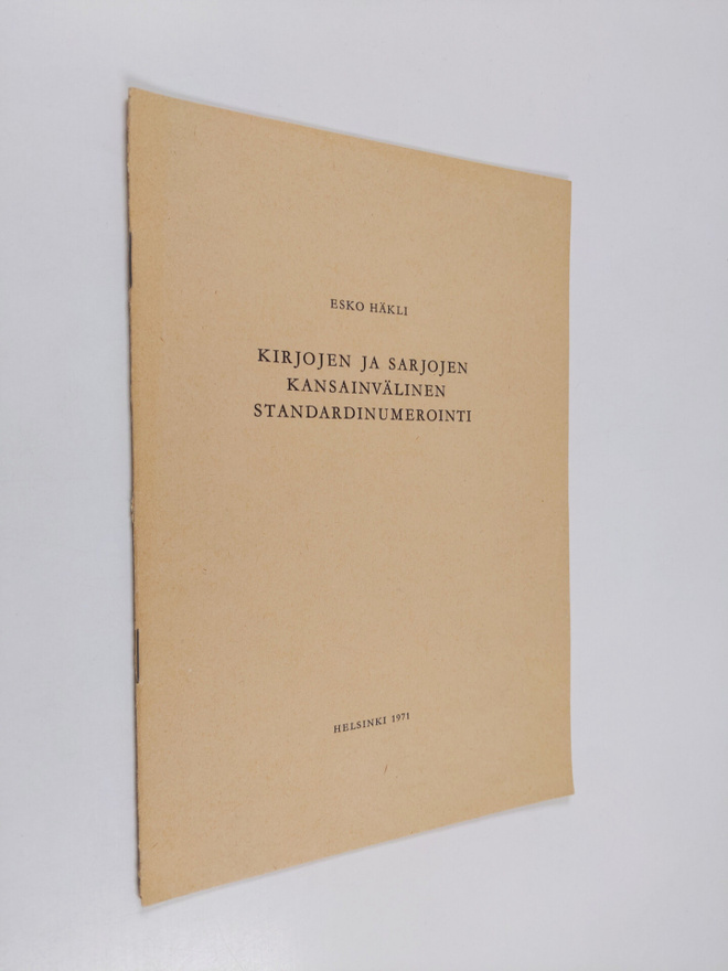 Esko Häkli : Kirjojen ja sarjojen kansainvälinen standard...