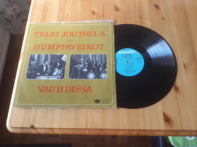 Teijo Joutsela Ja Humppa-Veikot – Vauhdissa lp orig 1975