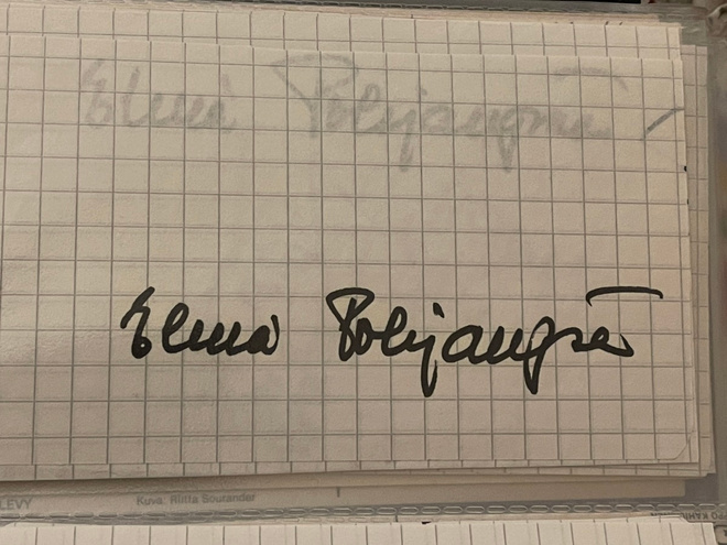 Elina Pohjanpää nimikirjoitus paperilla