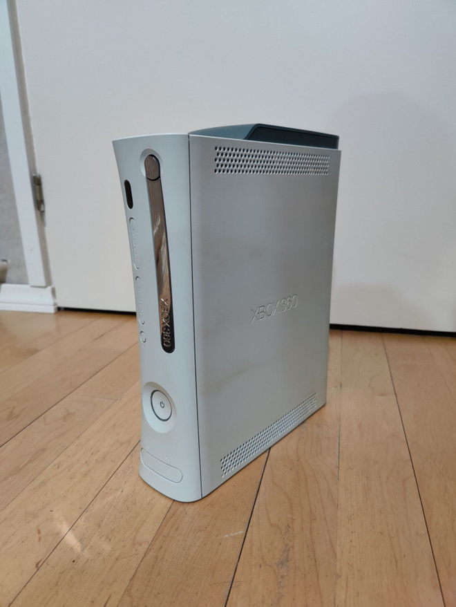 Myydään Xbox 360 valkoinen konsoli, ei ohjainta