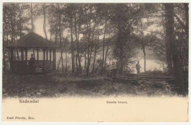 Naantali vanha kaivo - jakamaton tausta