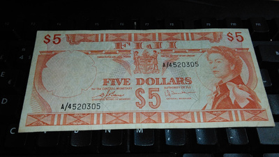 Fiji $5 197x F-VF-