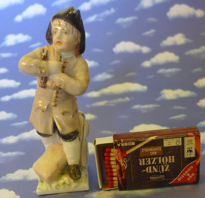 Figuuri posliinia KPM Berlin vaeltaja kork 11 cm