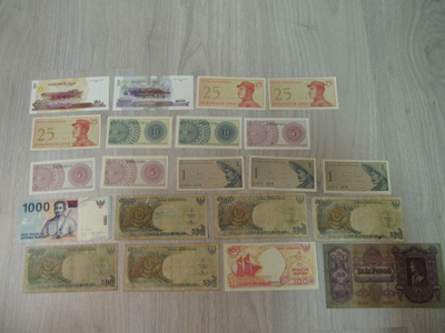 Ulkolaisia seteleitä mm. Cambodia,Indonesia,Unkari 33 kpl.