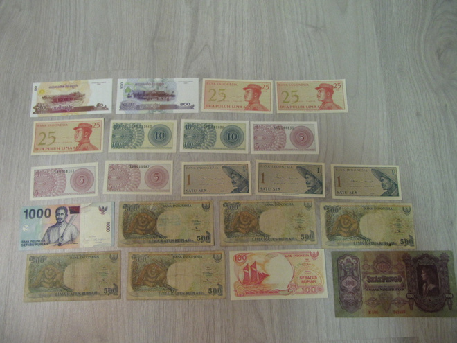 Ulkolaisia seteleitä mm. Cambodia,Indonesia,Unkari 33 kpl.
