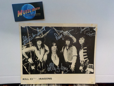 KILL CITY DRAGONS 1989 PROMOVALOKUVA NIMMAREILLA