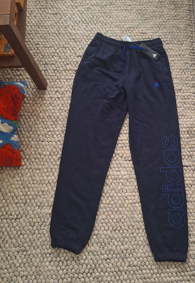 Uudet Adidas collegehousut Laput kiinni. Koko 164. Tummansi