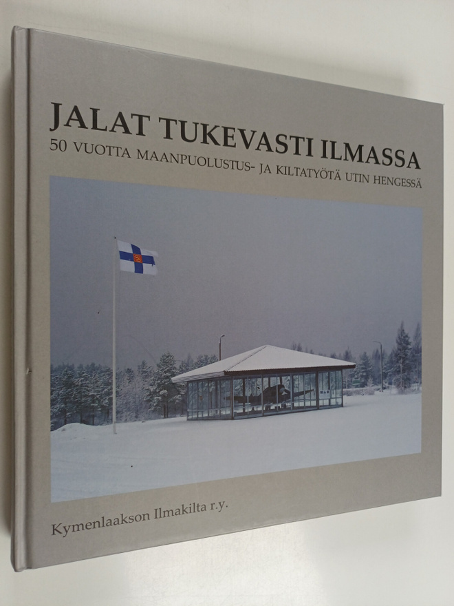 Juha Ritari : Jalat tukevasti ilmassa : 50 vuotta maanpuo...